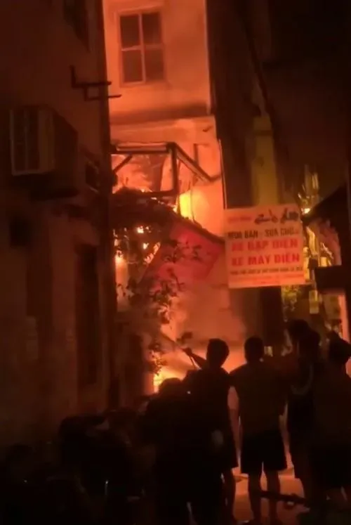 影/窄巷消防車進不去！越南河內民宿暗夜惡火　延遲救援奪14命
