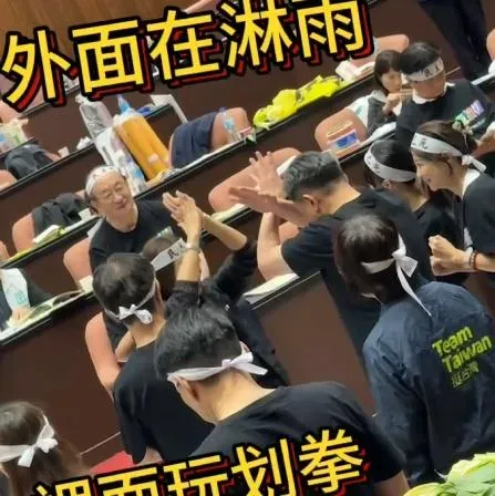 民進黨才是「藐視國會」！2立委殿堂內「划拳玩遊戲」　支持者淋雨打氣淪笑話