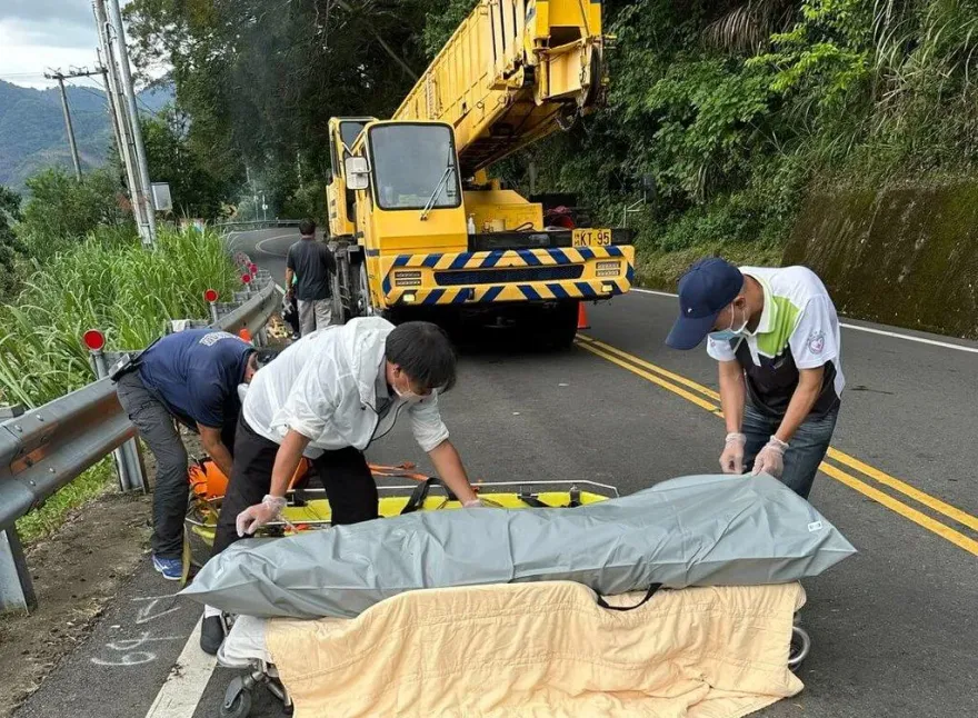 阿里山公路驚傳墜谷意外　警消「聞到屍臭」10天後尋獲遺體