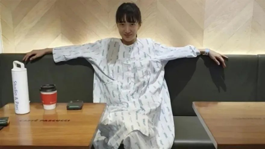 韓女星鄭允荷竟曬「病患服照片」：我癌症復發　粉絲震驚