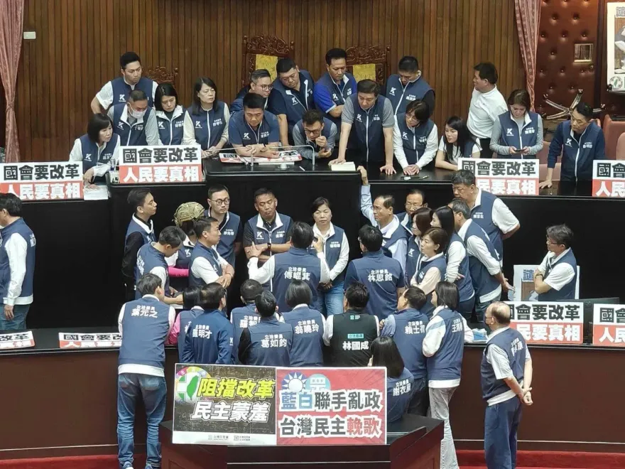 綠營側翼動起來了！瘋傳「藍白亂政區域24立委被罷免」名單   網全驚呆