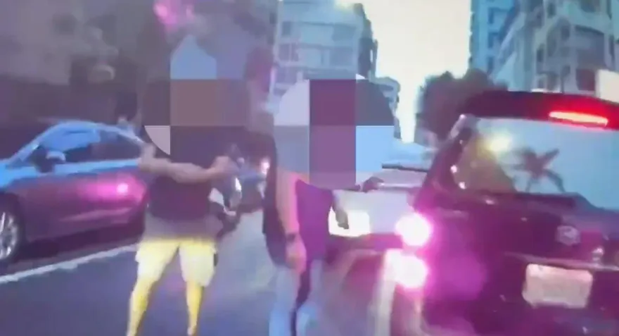 影/肉身佔位爆衝突！　眼鏡男「臀部頂車尾」還喊告