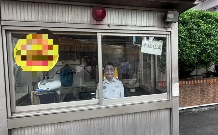 笑得你心裡發寒！新北「真‧人形」管理員不用休息　民眾近看嚇歪