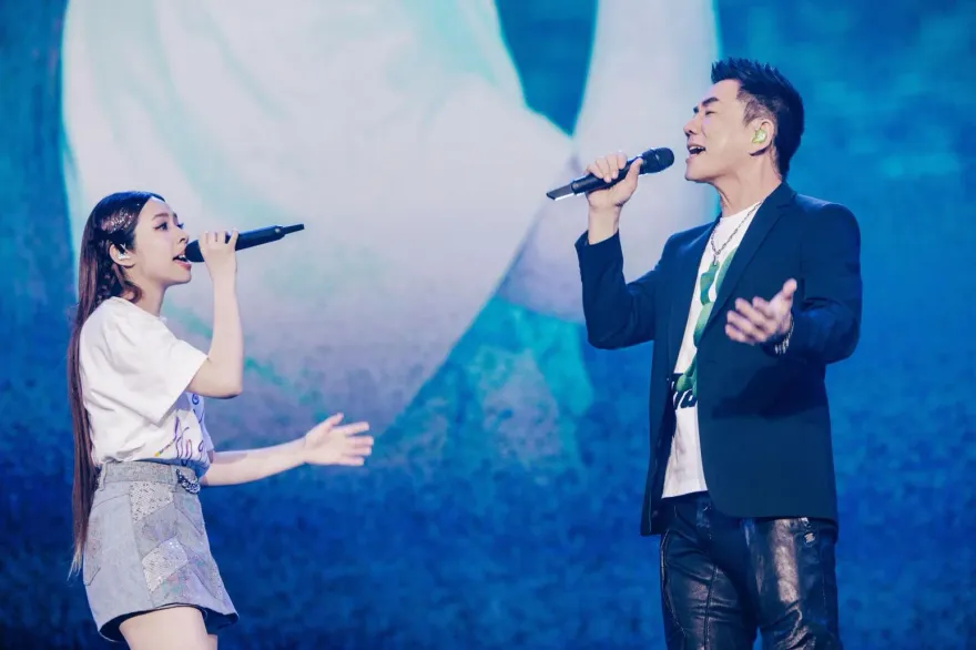 告五人演唱會衝出超大咖男星　一開口全場嗨翻