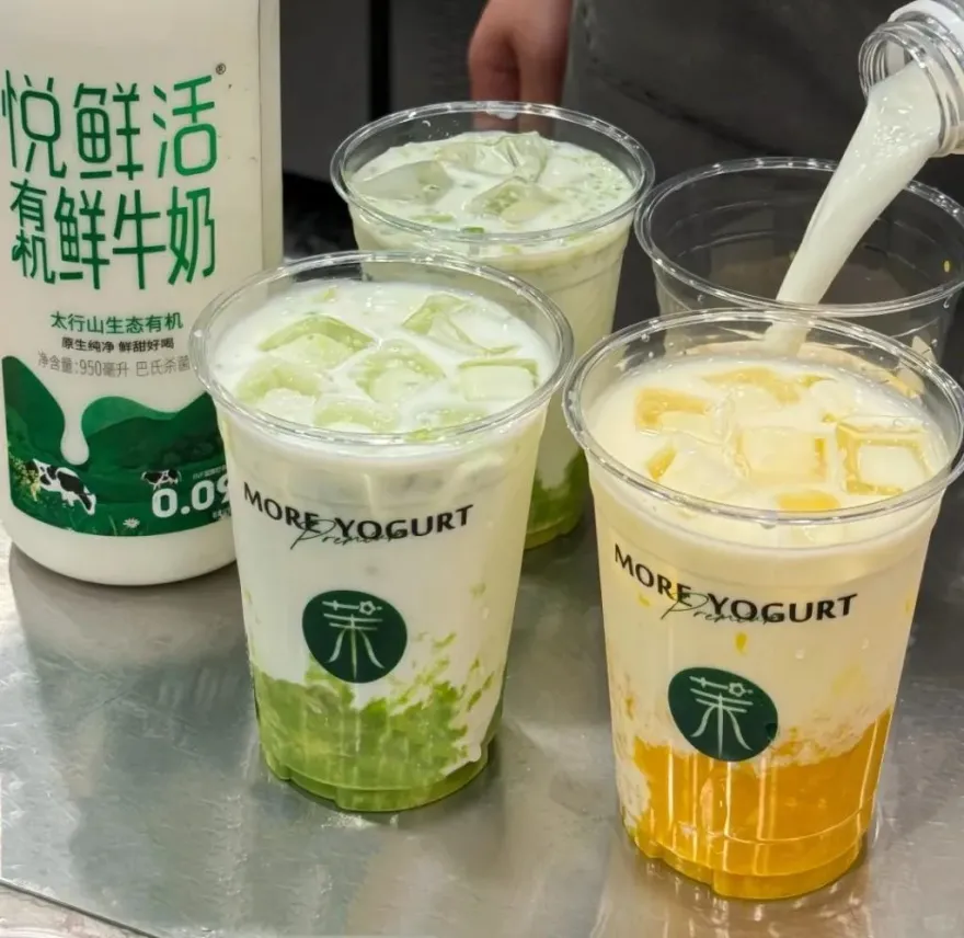 一杯要價百元！陸連鎖手搖「茉酸奶」遭爆原料過期40天、水果餿掉繼續用