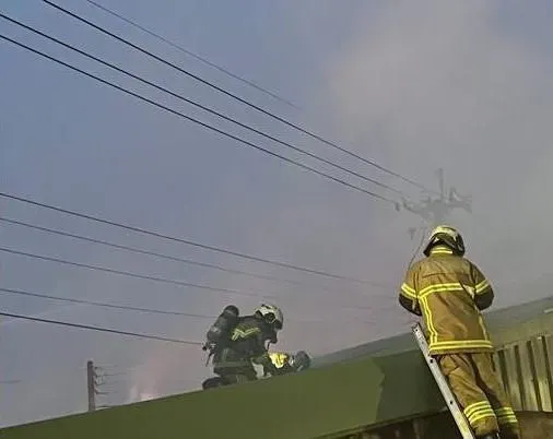 台南製香廠大火海！倉庫燒光　凌晨17車36人搶救