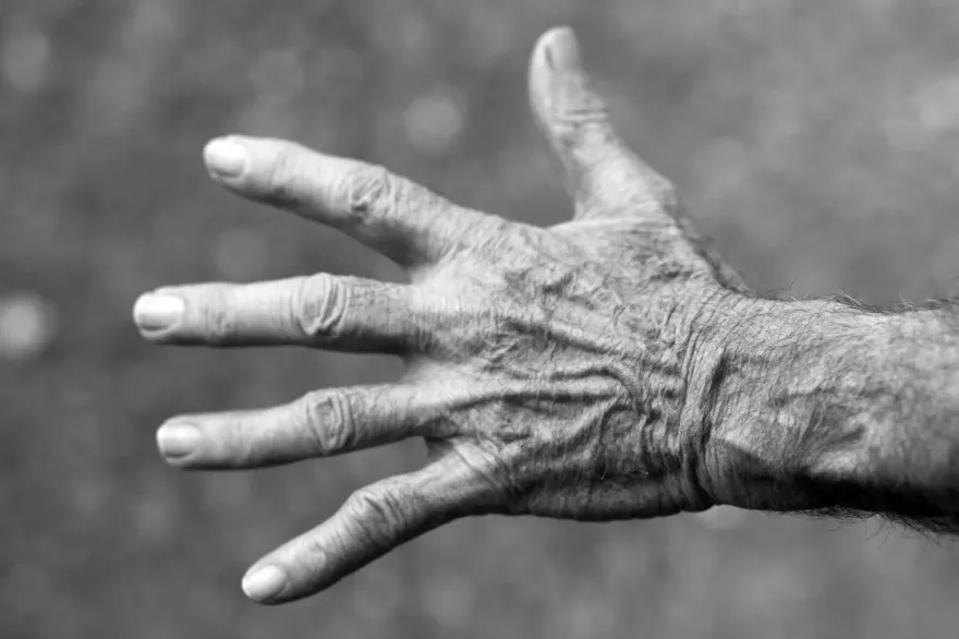 好玄！「牽亡魂」召喚外婆竟牽到溺死二舅：希望有人拜　家族嚇壞