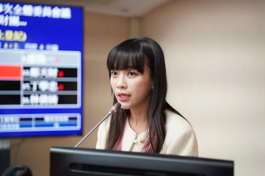 黃捷護航王義川大翻車！　藍美女發言人開酸：沒看官員都跳出來急切割了