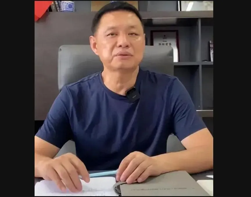 55歲大陸上市公司董事長傳欠1.2億墜樓亡　兒現身證實死訊
