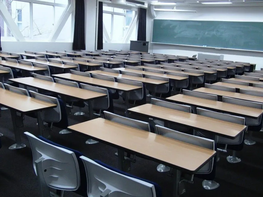 畢業生闖校園「地窖」大開箱！自豪「贏過99％學生」　校方：已掌握身分