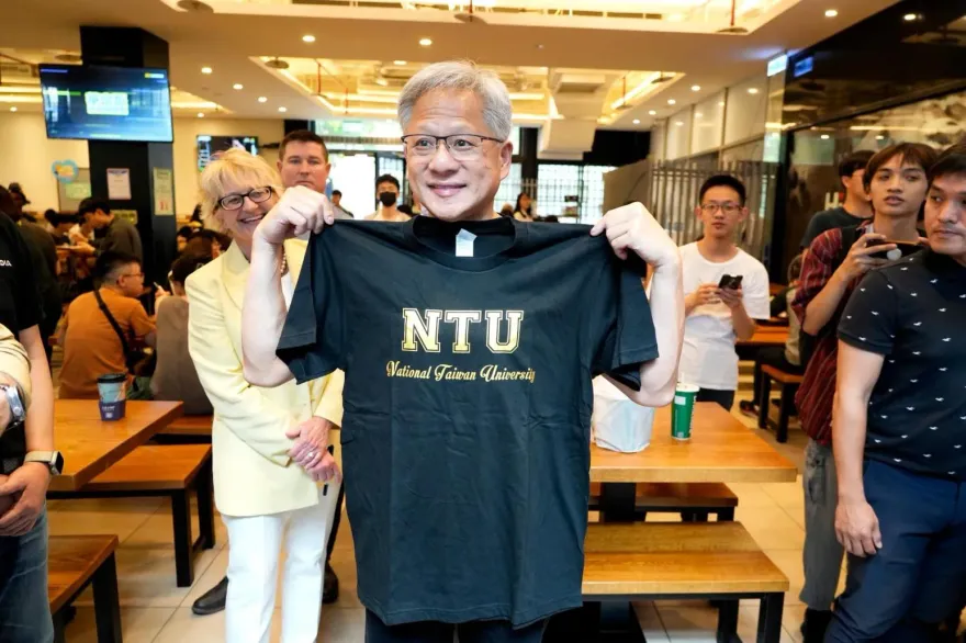 黃仁勳來台愛逛夜市 官方數據揭小吃攤販經營密碼