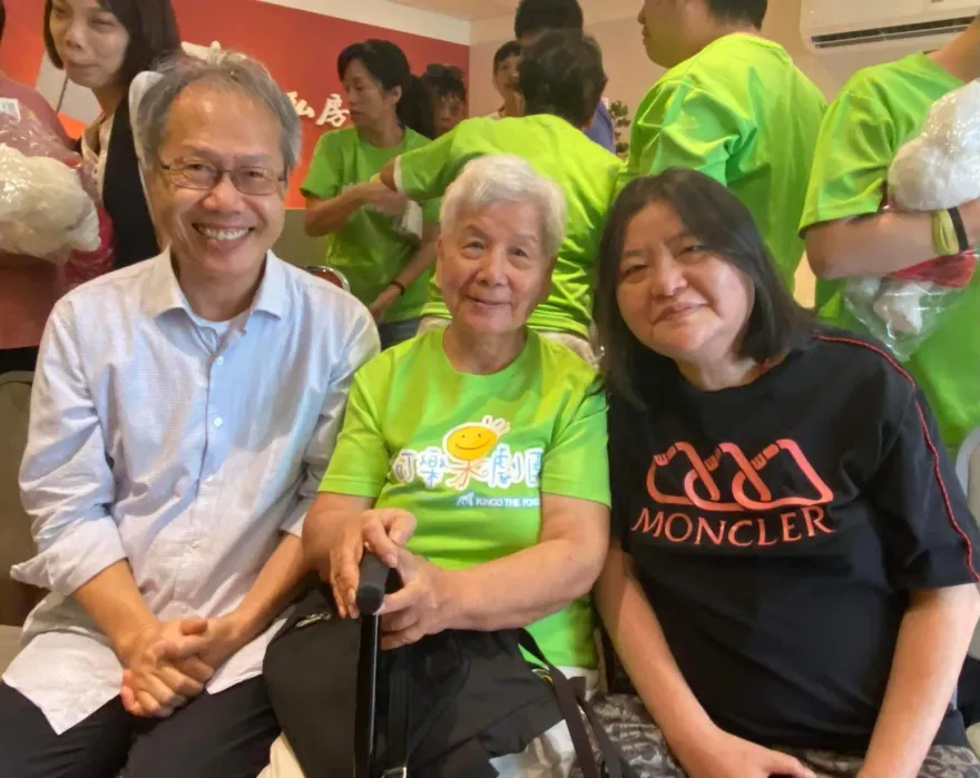 獨/邱瓈寬母親病逝榮總享耆壽93歲　邱煌禕也陪伴在側