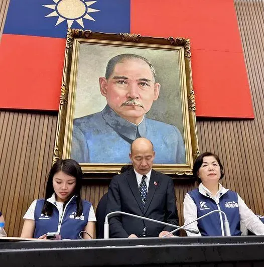 韓國瑜的左右護法！楊瓊瓔不只要守主席台　還幫他送茶送咖啡