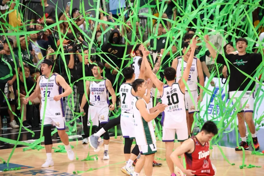 卡森斯24分+24籃板！雲豹4比0橫掃戰神　奪隊史首座T1總冠軍