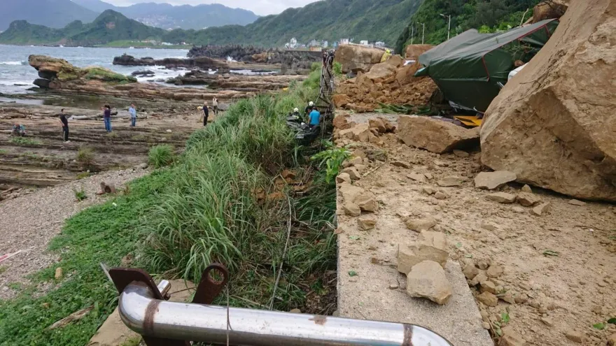 影/潮境公園山崩！泥流狂瀉緊追、民眾狂喊：趕快跑　逃命畫面曝