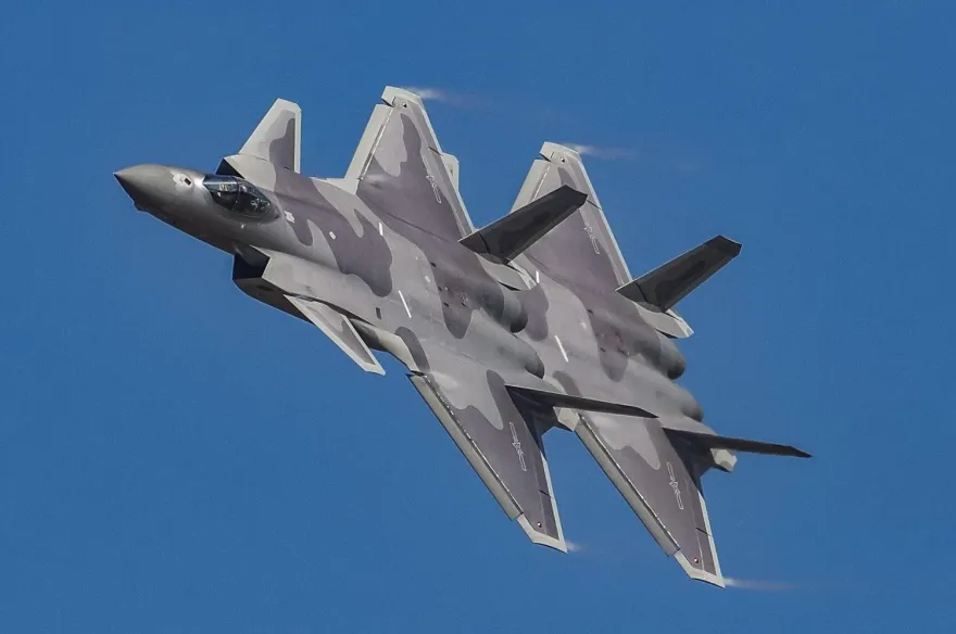 劍指印度？傳陸在西藏邊界祕密部署「6架殲20」　戰機列隊衛星照曝光