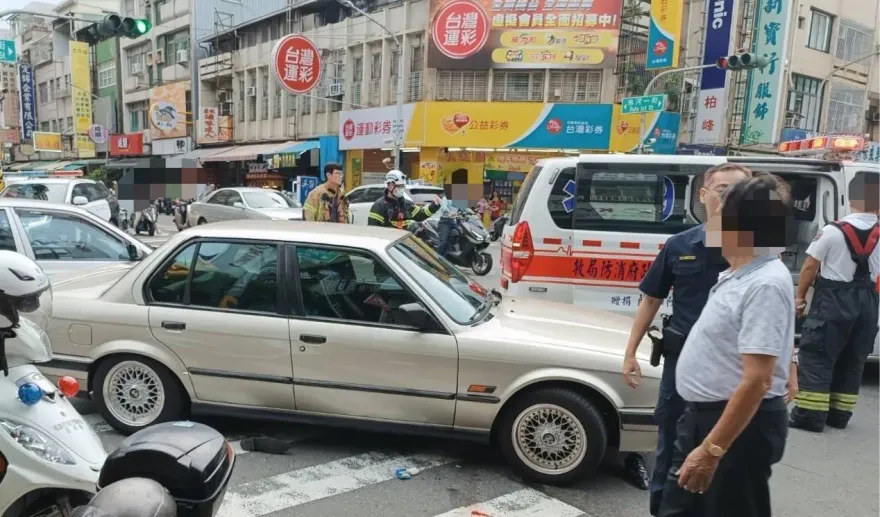 快訊/欠債引糾紛！高雄男遭撞捲車底拖行30公尺　3民眾遭毆打