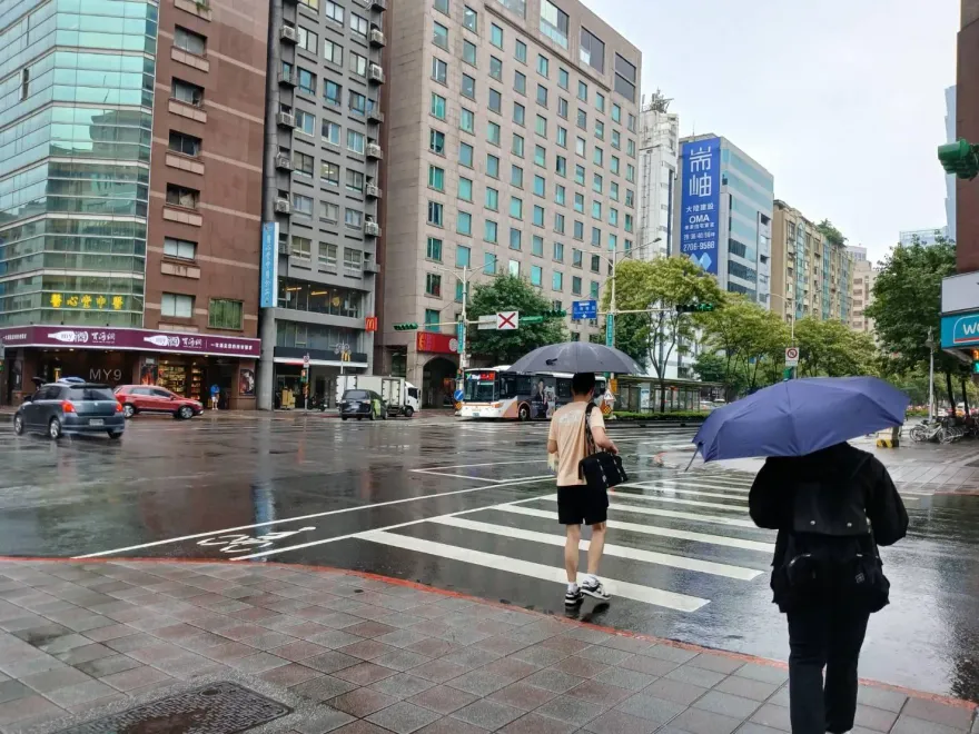 颱風「摩羯」未來走向揭曉！外圍環流挾雨勢襲台　西半部高溫猛飆37度