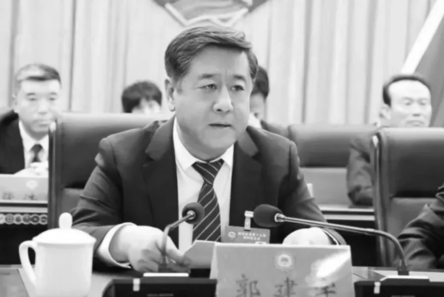 影/山西沁縣政協主席遭人當街捅死　傳清理拆遷佔屋惹怨