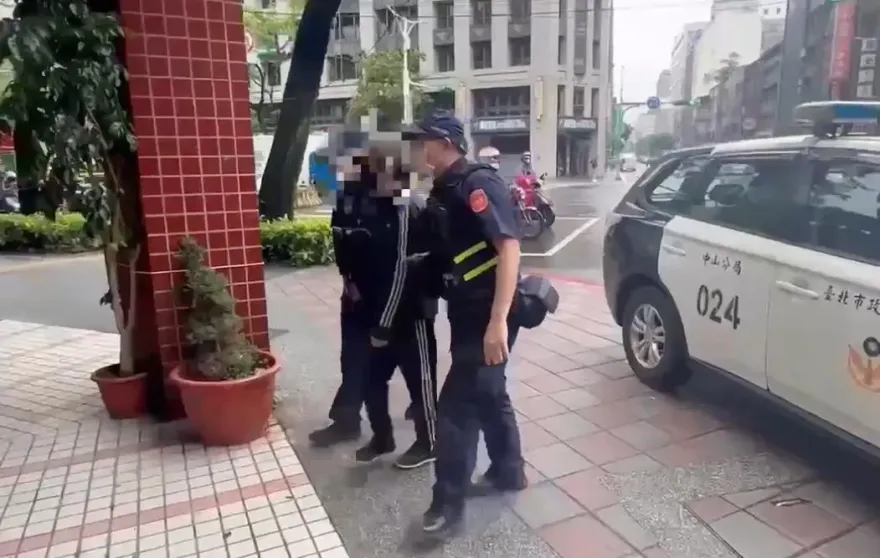 影/北市櫃姐遭偷拍怒報案　無業男遭逮手機已重置仍送辦