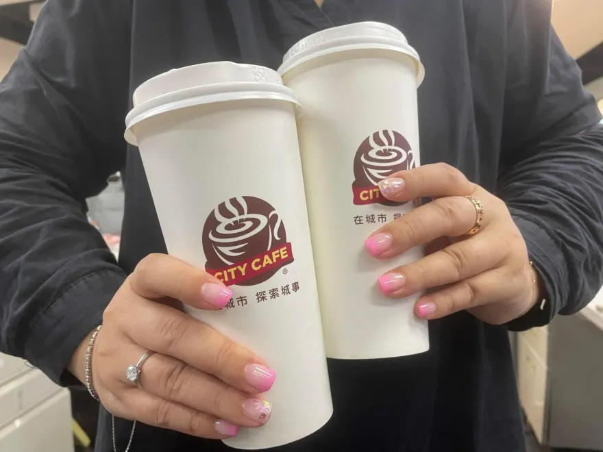 把握連休最後一天！咖啡喝起來　特大杯拿鐵「2杯只要100元」