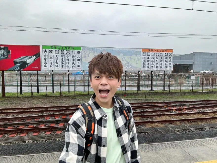 蔡阿嘎開除蘿拉首發聲！喊「腳踏實地賺錢」　網笑：寓意深遠