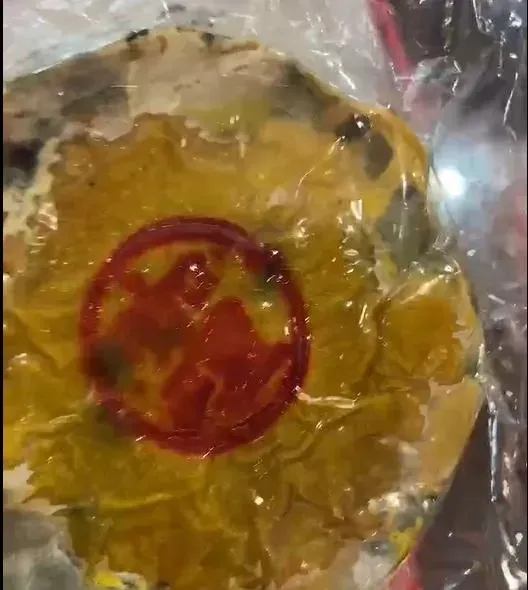 影/超噁！他買知名「雲林大餅」驚見綠色黴斑　下肚險吐：以為吃起司