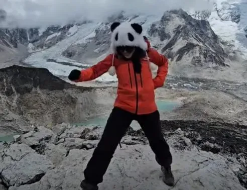 海拔5650公尺！　正妹登山家聖母峰前挑戰「16蹲」：會喘欸