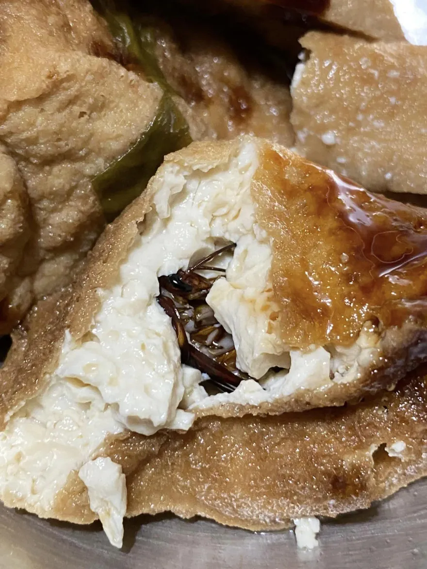 買阿給送驚喜！他一咬驚見「完整蟑螂」餡料　他崩潰爆料：台中市場買的