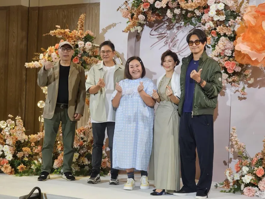 張書偉、謝京穎大婚！《婆婆》鍾欣凌到場：劇組紅包厚度可當枕頭