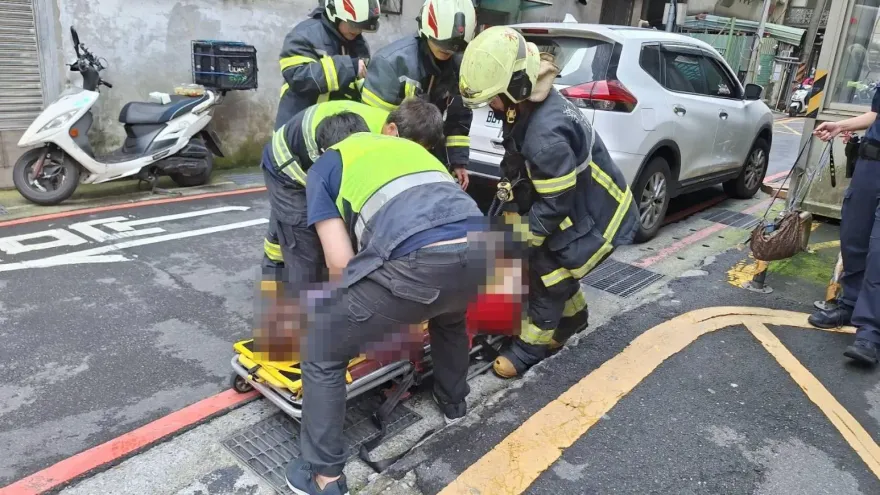 快訊/過不了端午節...67歲婦騎腳踏車自摔　遭休旅車輾斃畫面曝