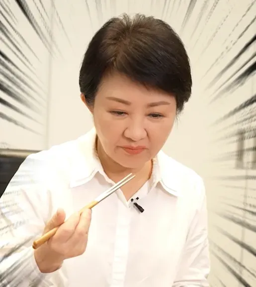 影/「媽媽市長是知識王！」　盧秀燕端午吃粽子盲猜5款辣椒醬全命中