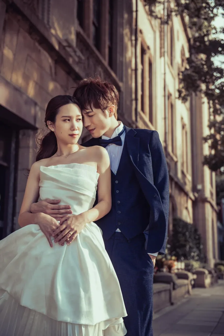 蕭閎仁結婚2年當爸了！　曬「2條線驗孕棒」宣布愛妻懷孕