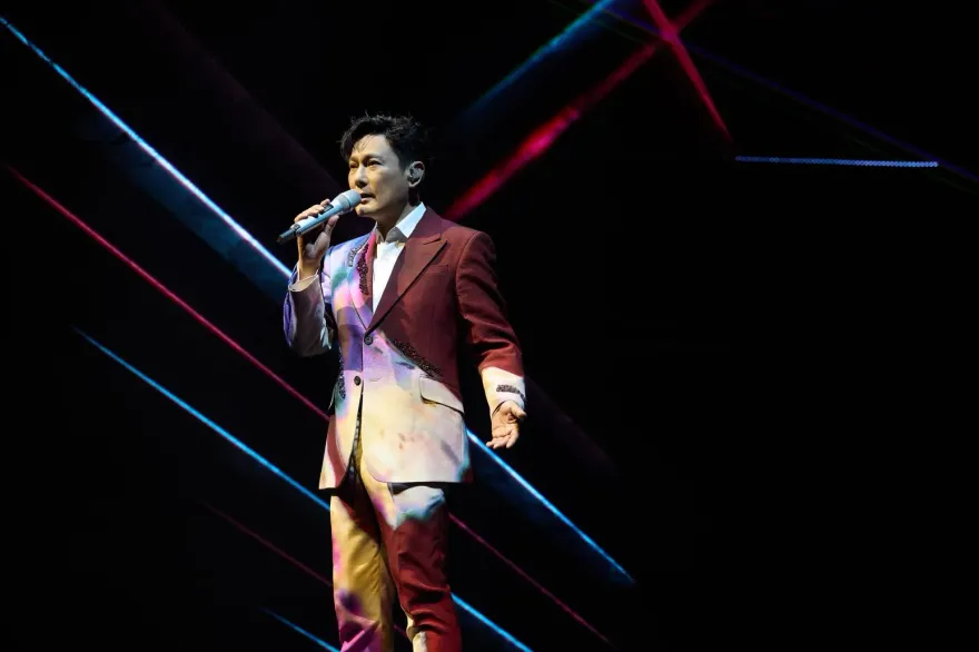 張信哲成首登杜拜演唱第一人　破億流量《浪姐》女星也現身應援