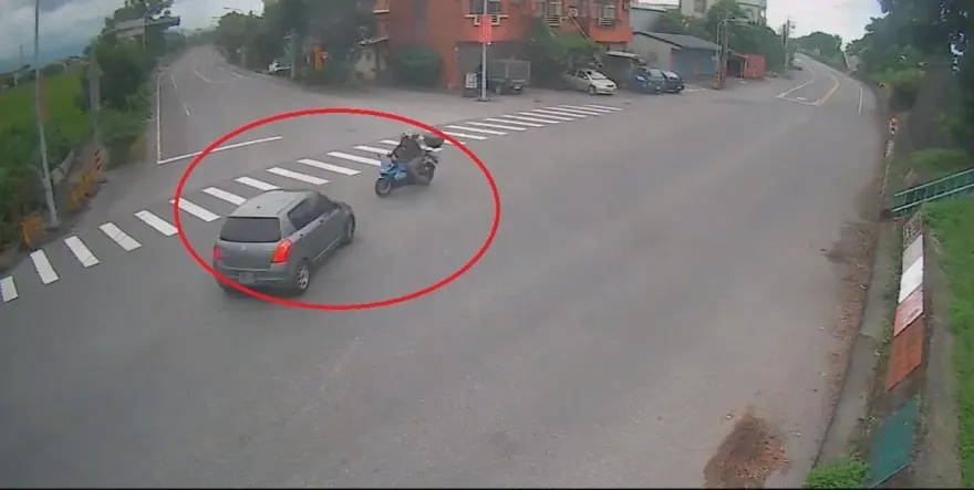 端午絕命車禍！宜蘭左轉車未禮讓直行機車　騎士噴飛10米慘死