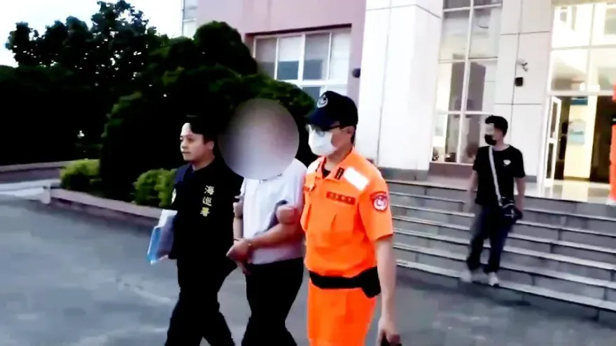 快訊/ 駕小艇「投奔自由」陸男疑有解放軍背景　士檢分「偵」字案調查
