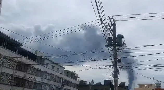 快訊/中油林園廠又發爐！黑煙挾紅火竄升天　環保局要罰了