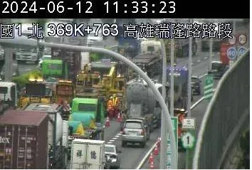快訊/國1北向瑞隆路段3大車「撞成一團」！車流回堵…時速只剩10km