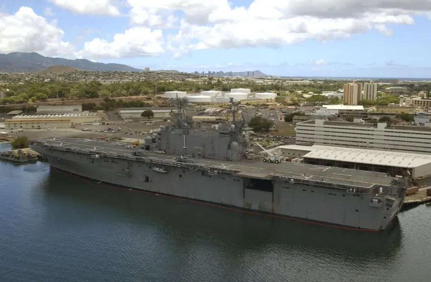 模擬解放軍兩棲艦 除役塔拉瓦號擔任環太平洋演習靶艦