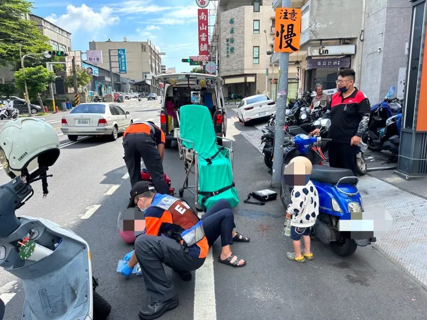 影/沒吃早餐！台南38周孕婦騎車突摔倒　6歲娃站一旁嚇壞了