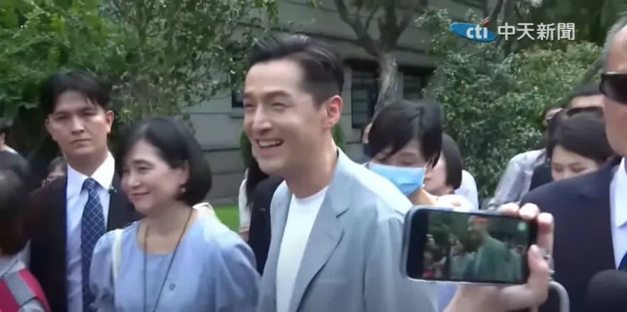 影/胡歌現身松菸！吸大批人潮包圍　來台「不受訪」原因曝光