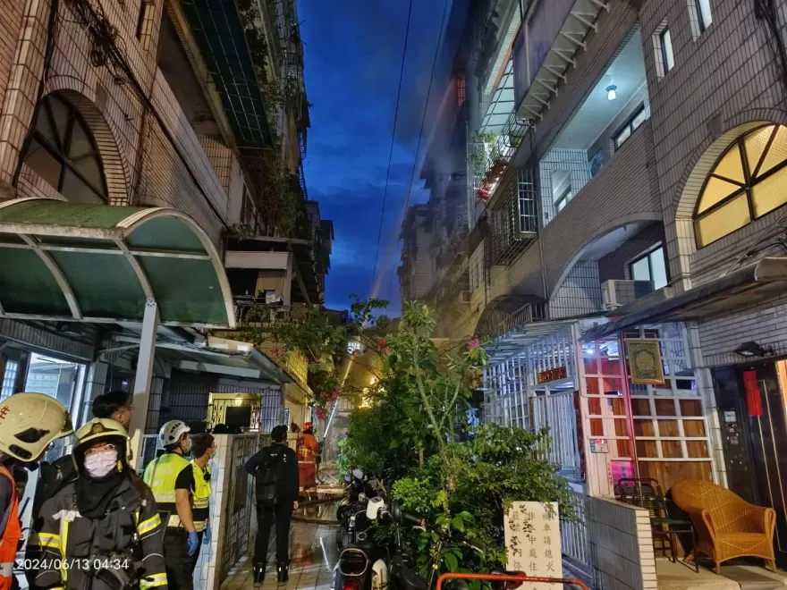 土城惡火3死！8小時後最後遺體移出　7樓女兒男友「嚴重碳化」