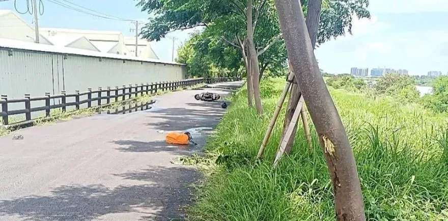 快訊/驚傳奪命車禍！高雄男自摔撞樹躺草叢　送醫「頭爆血」不治