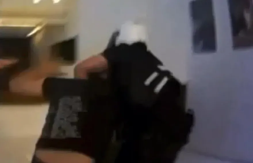 影/用三字經加冰塊招呼警察！他「KTV聚眾揍人」還口出狂言　換得一罐辣椒水