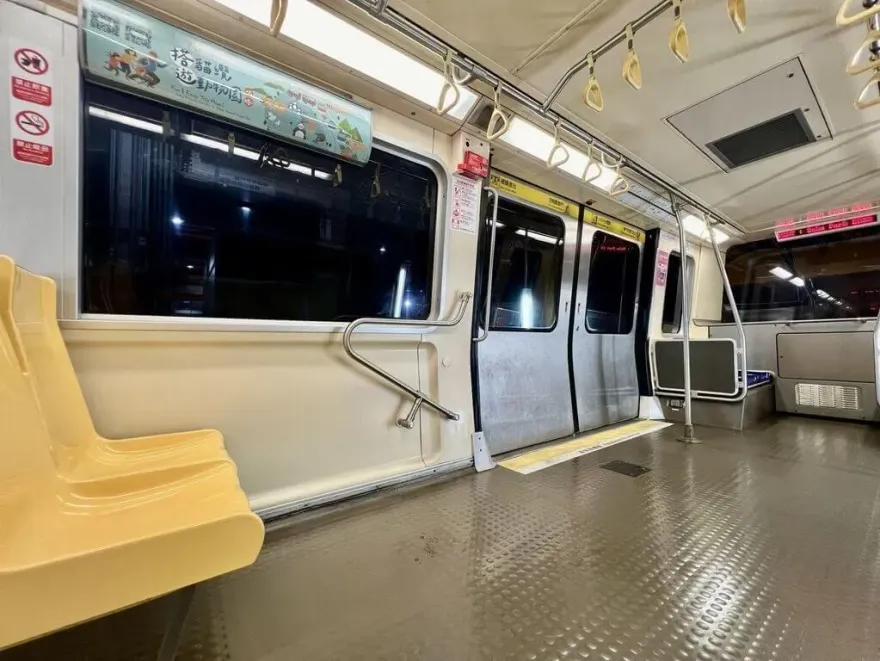 文湖線車廂全面改裝！載客數增至「420人」拆除部分立柱座椅