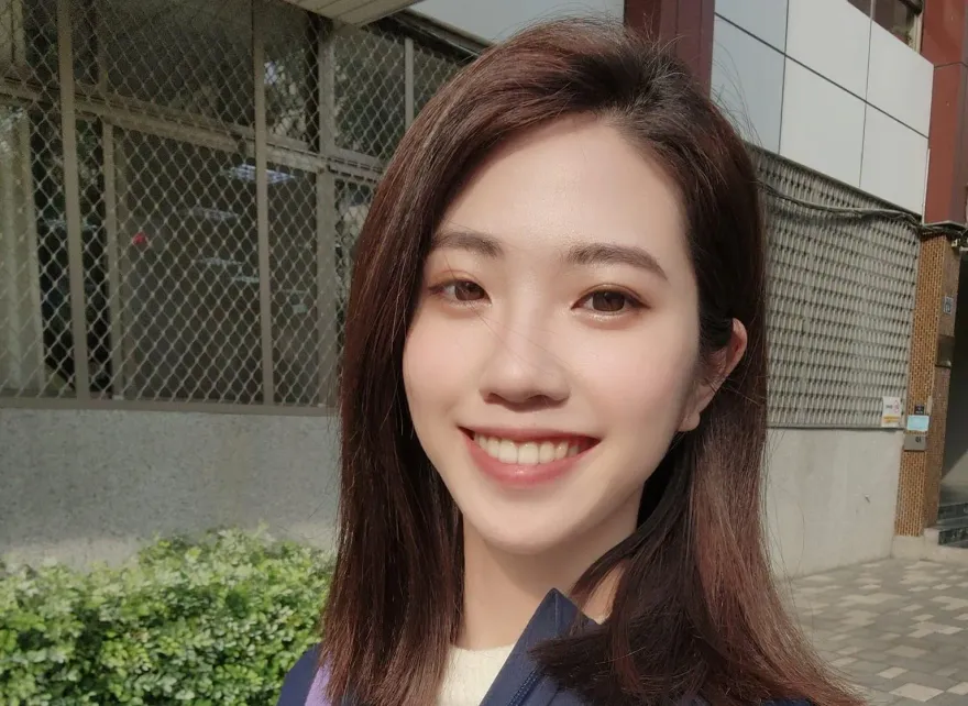 新竹「最美里長」遊日遭醉漢摸臀　何芝寧爆氣「踹蛋」逆襲