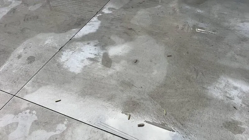 槍手落網！掃射高雄汽修廠成蜂窩　帶女友摩鐵開房遭制伏…另1槍手屏東投案