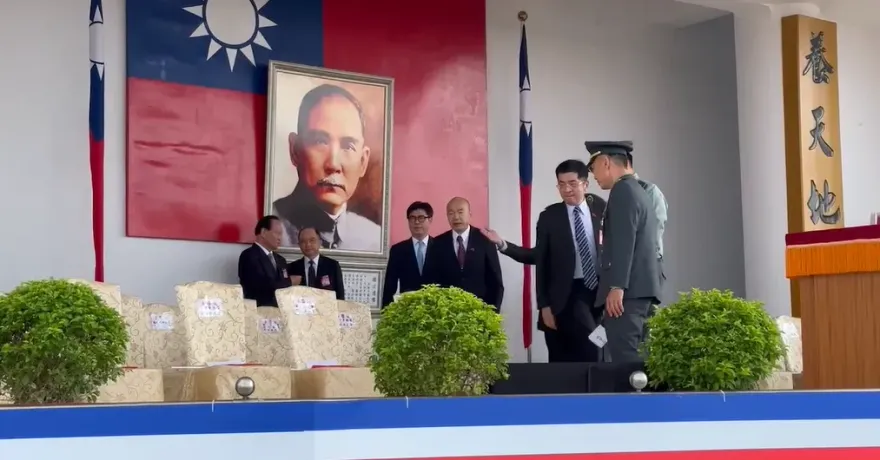 影/黃埔百年校慶震撼合體！ 韓國瑜同框陳其邁「私下互動」全曝光