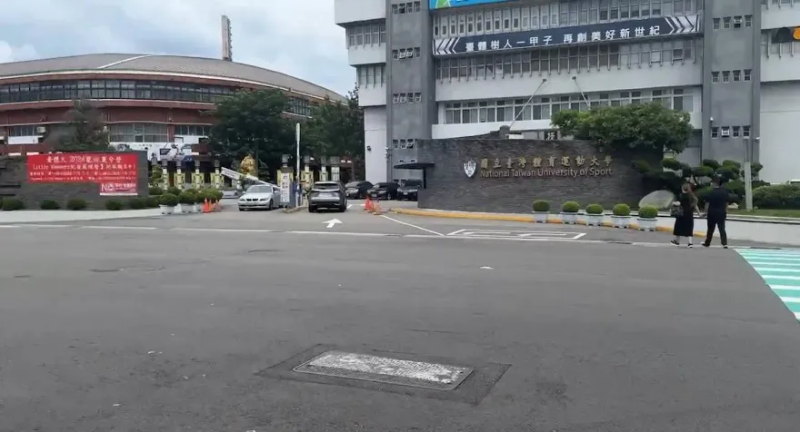 快訊/與公車擦撞摔車！台體大校門前20歲女「四肢變形身亡」