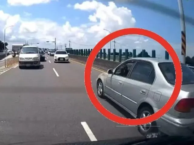 危駕！台南西港大橋驚見逆向車「一路狂叭」險釀多車追撞
